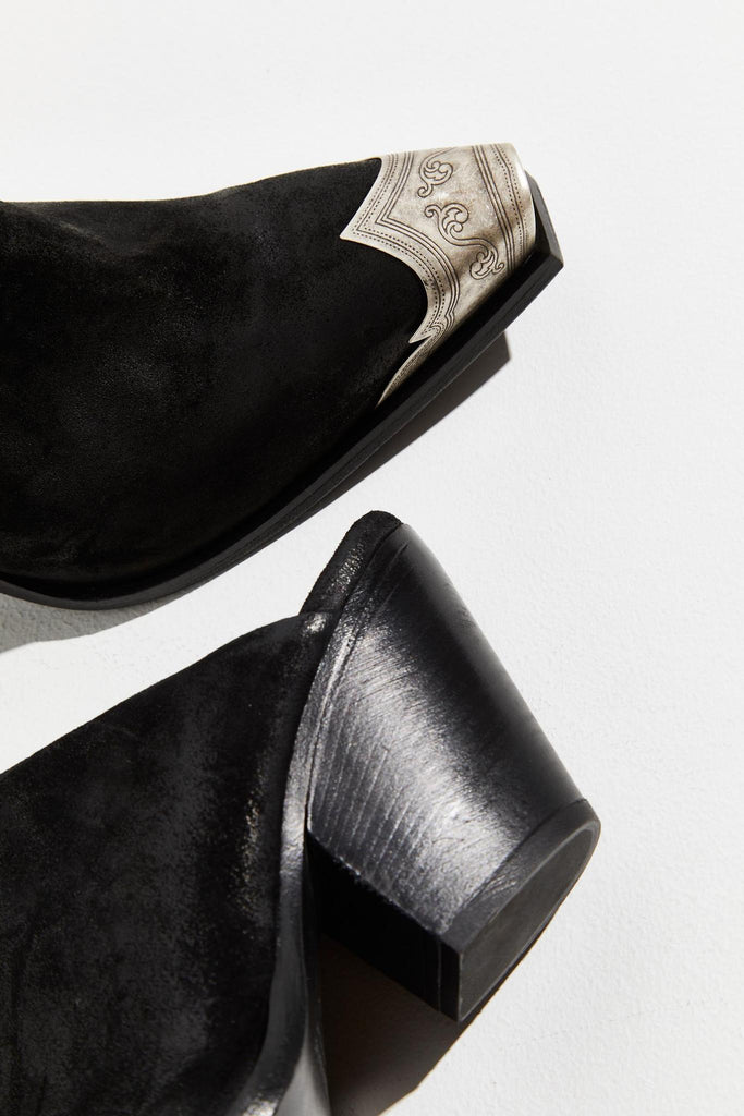 Brayden Western Mule